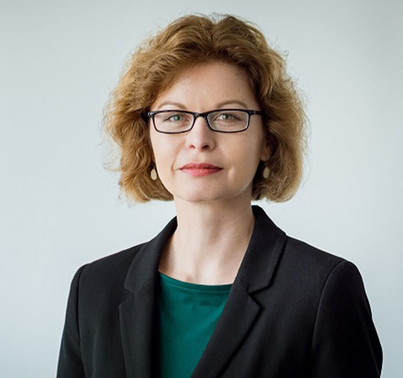 Dr. Madeleine Petschke